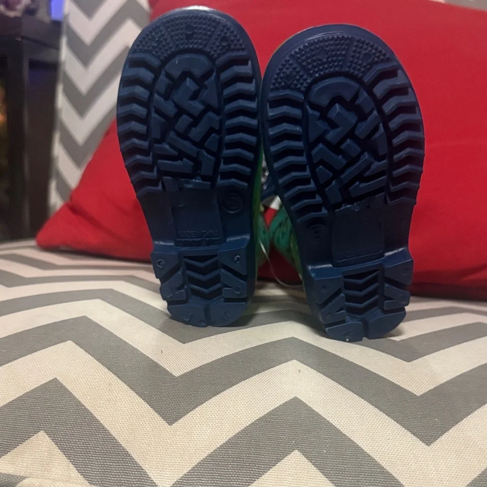 Kids' Vibrant Patterned Rain Boots - Blue and Green